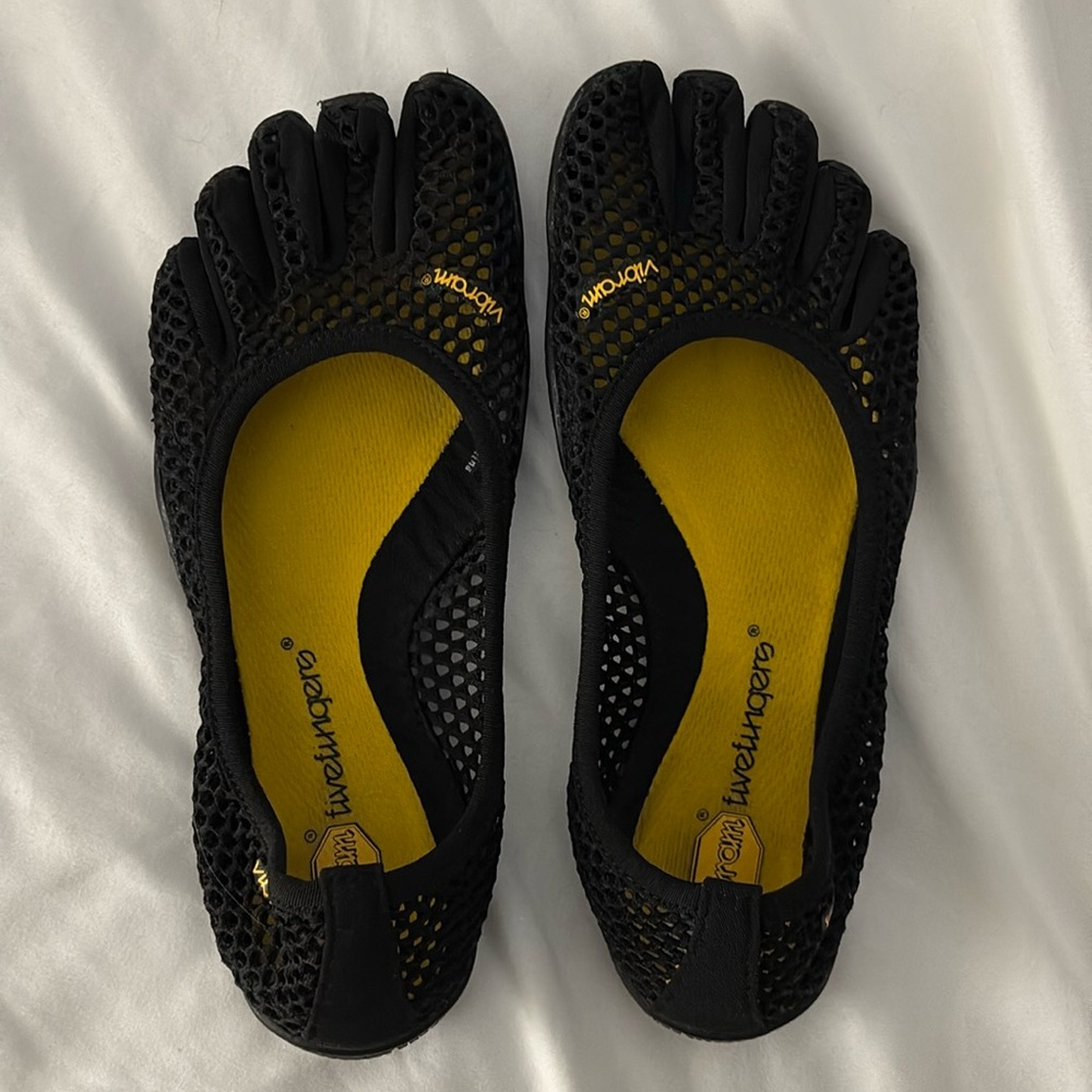 Vibram FiveFingers Black Mesh